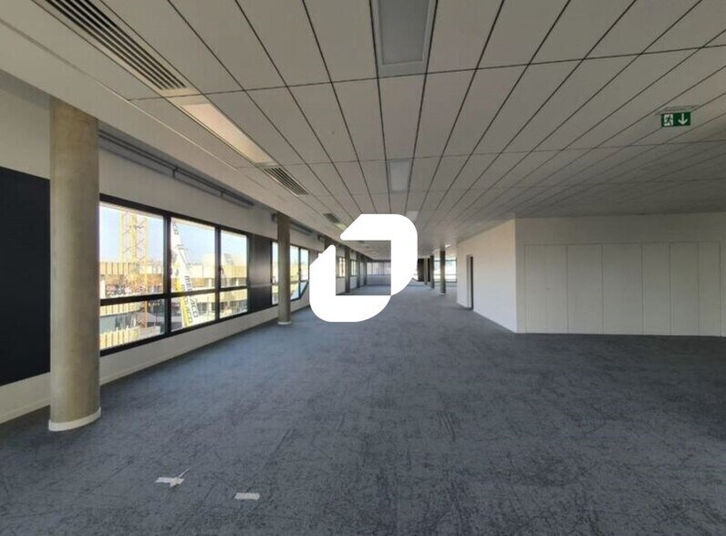 Office in CHAMPAGNE-AU-MONT-D'OR for lease - Interior Photo - Image 3 of 6