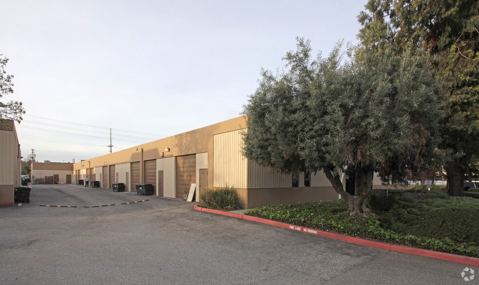 3639-3697 Enochs St, Santa Clara, CA for lease - Building Photo - Image 3 of 7