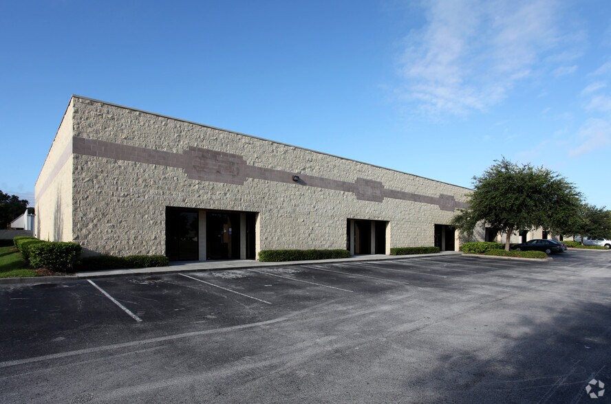 3725-3791 Silver Star Rd, Orlando, FL à louer - Photo du bâtiment - Image 2 de 7