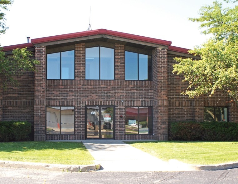255 Industrial Dr, Hampshire, IL à louer - Photo du bâtiment - Image 2 de 6
