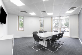 London Rd, Staines-Upon-Thames for lease Interior Photo- Image 2 of 9