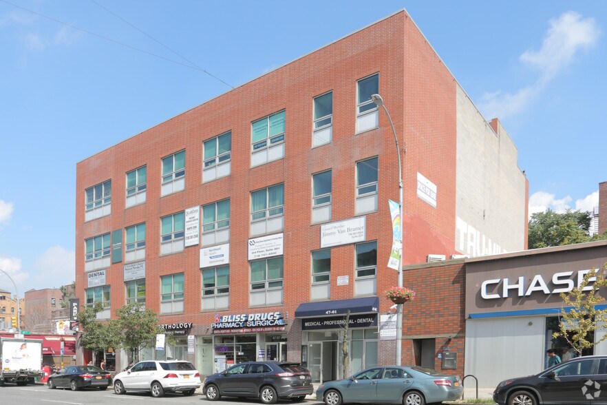 47-01 Queens Blvd, Sunnyside, NY à louer - Photo du bâtiment - Image 3 de 6