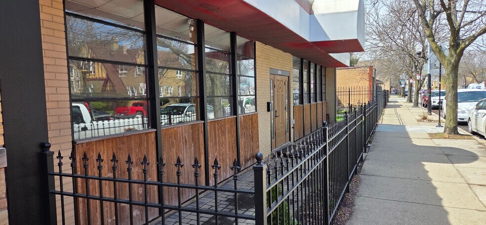 5445 W Diversey Pky, Chicago, IL à vendre - Photo du bâtiment - Image 2 de 10