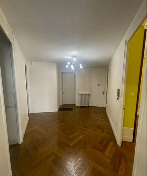 Office in Lyon for sale - Interior Photo - Image 3 of 6