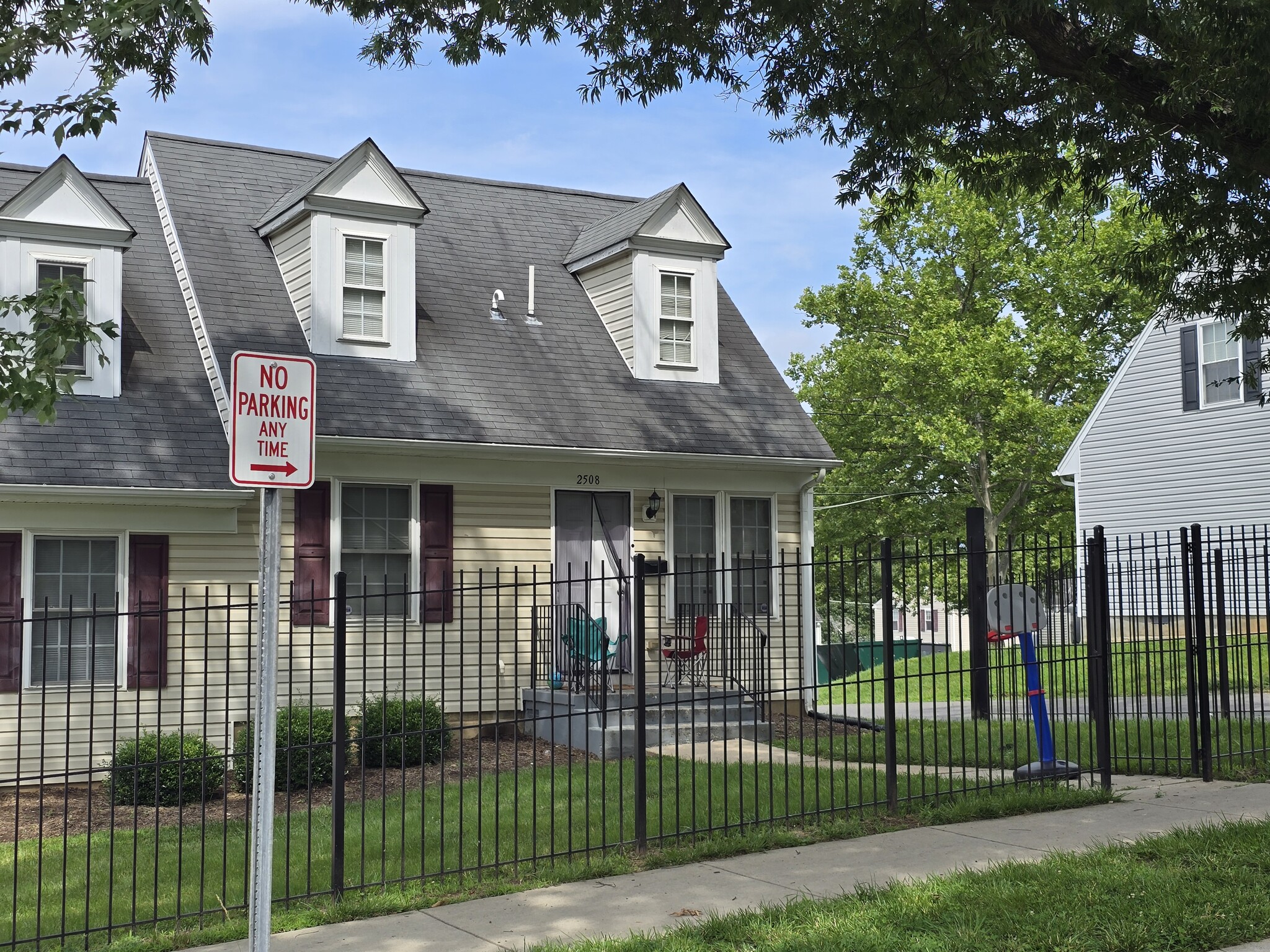 2508 Kent Village Dr, Hyattsville, MD for sale Primary Photo- Image 1 of 2