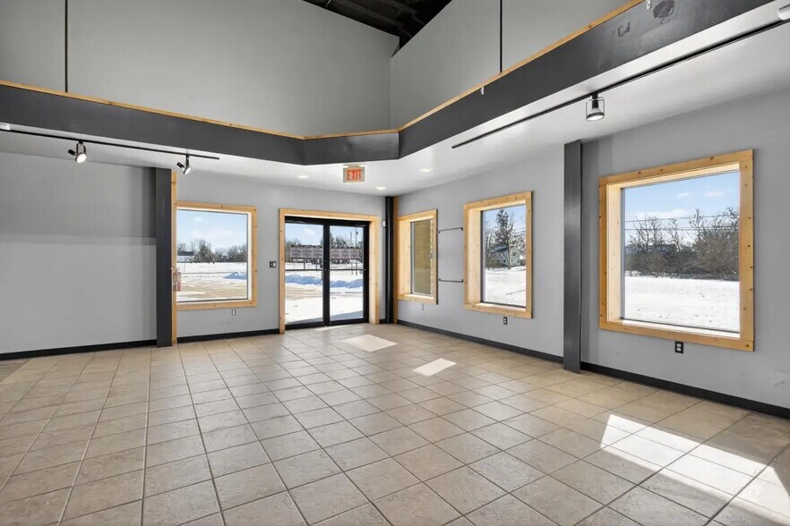 8080 Matthews Hwy, Tecumseh, MI à vendre - Photo intérieure - Image 3 de 7