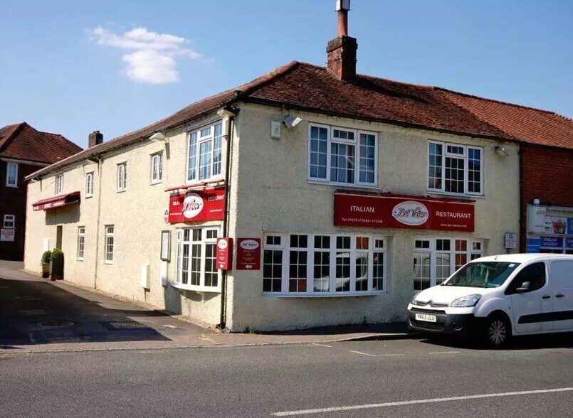 3-3A High St, Bagshot à vendre - Photo du bâtiment - Image 3 de 38