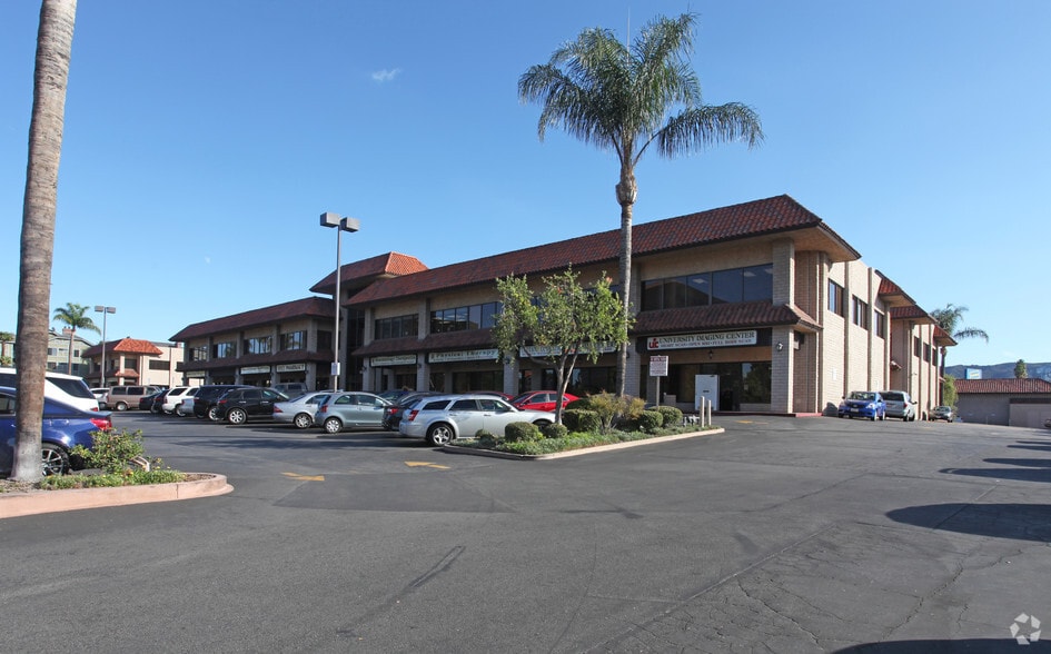 18356-18388 Clark St, Tarzana, CA for lease - Building Photo - Image 3 of 6