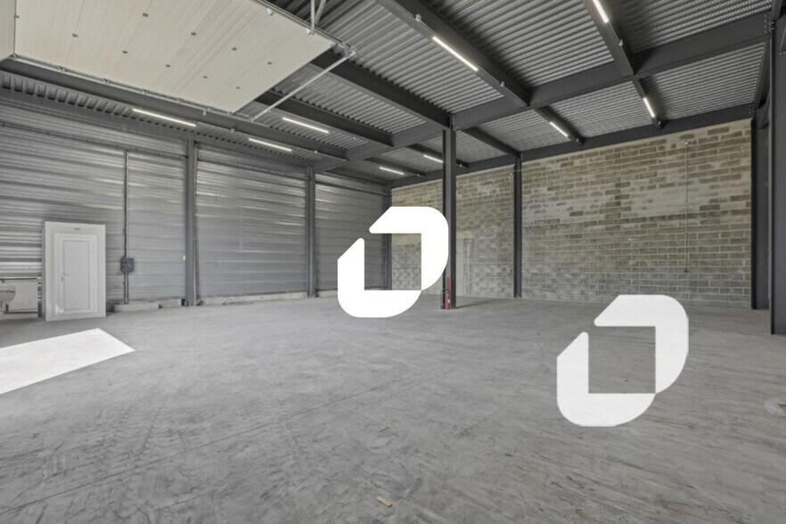 Office in Vitry-sur-Seine for lease - Building Photo - Image 2 of 14