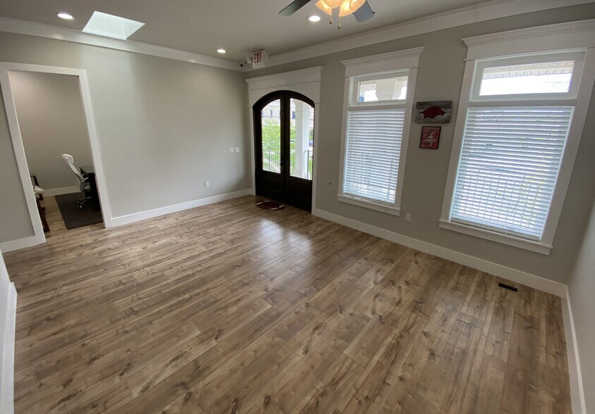 20 E Spring St, Fayetteville, AR à vendre - Photo intérieure - Image 2 de 11