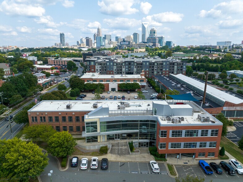 1431 W Morehead St, Charlotte, NC à louer - Photo du bâtiment - Image 3 de 8