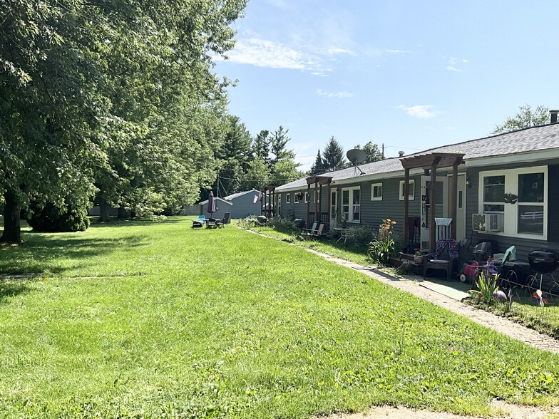 W220N9009 Town Line Rd, Menomonee Falls, WI for sale - Building Photo - Image 1 of 1