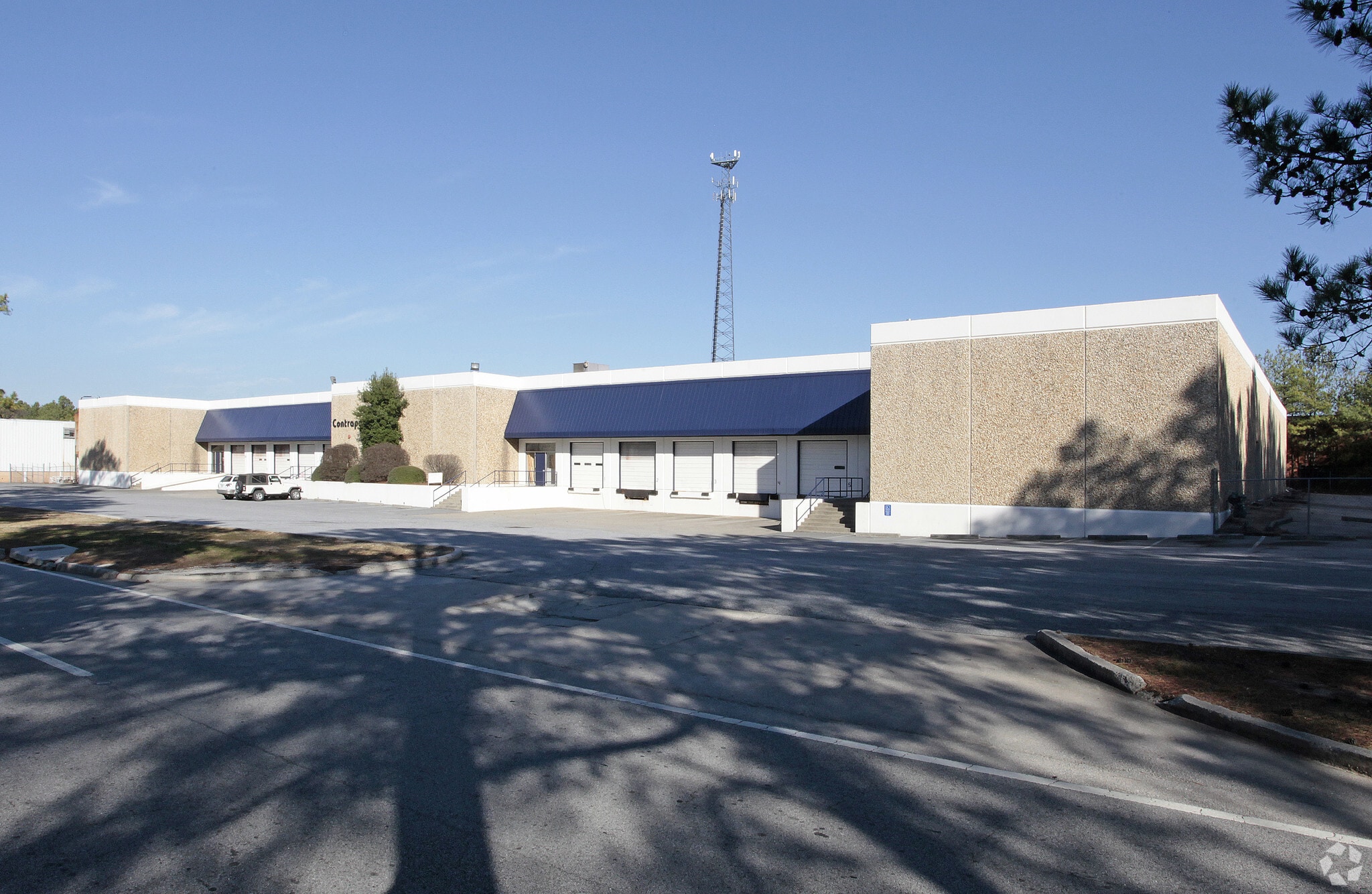 675 Great Southwest Pky SW, Atlanta, GA for lease Building Photo- Image 1 of 3