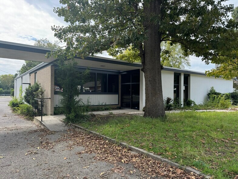 606 Academy Ave, Dublin, GA à louer - Photo du bâtiment - Image 2 de 17