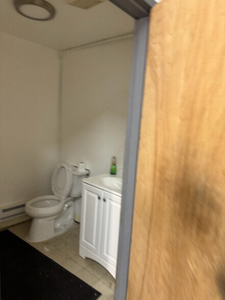 141 Industrial Loop, Staten Island, NY à louer - Photo du bâtiment - Image 3 de 11