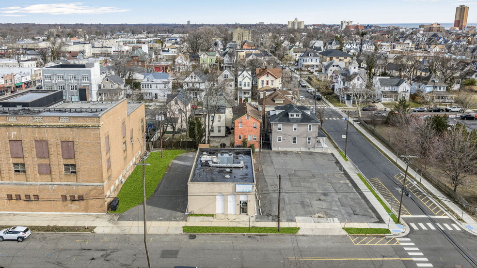 701-703 Monroe Ave, Asbury Park, NJ à vendre - Photo principale - Image 1 de 19