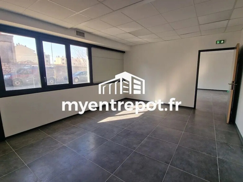 Industrial in Marseille for lease - Interior Photo - Image 3 of 5