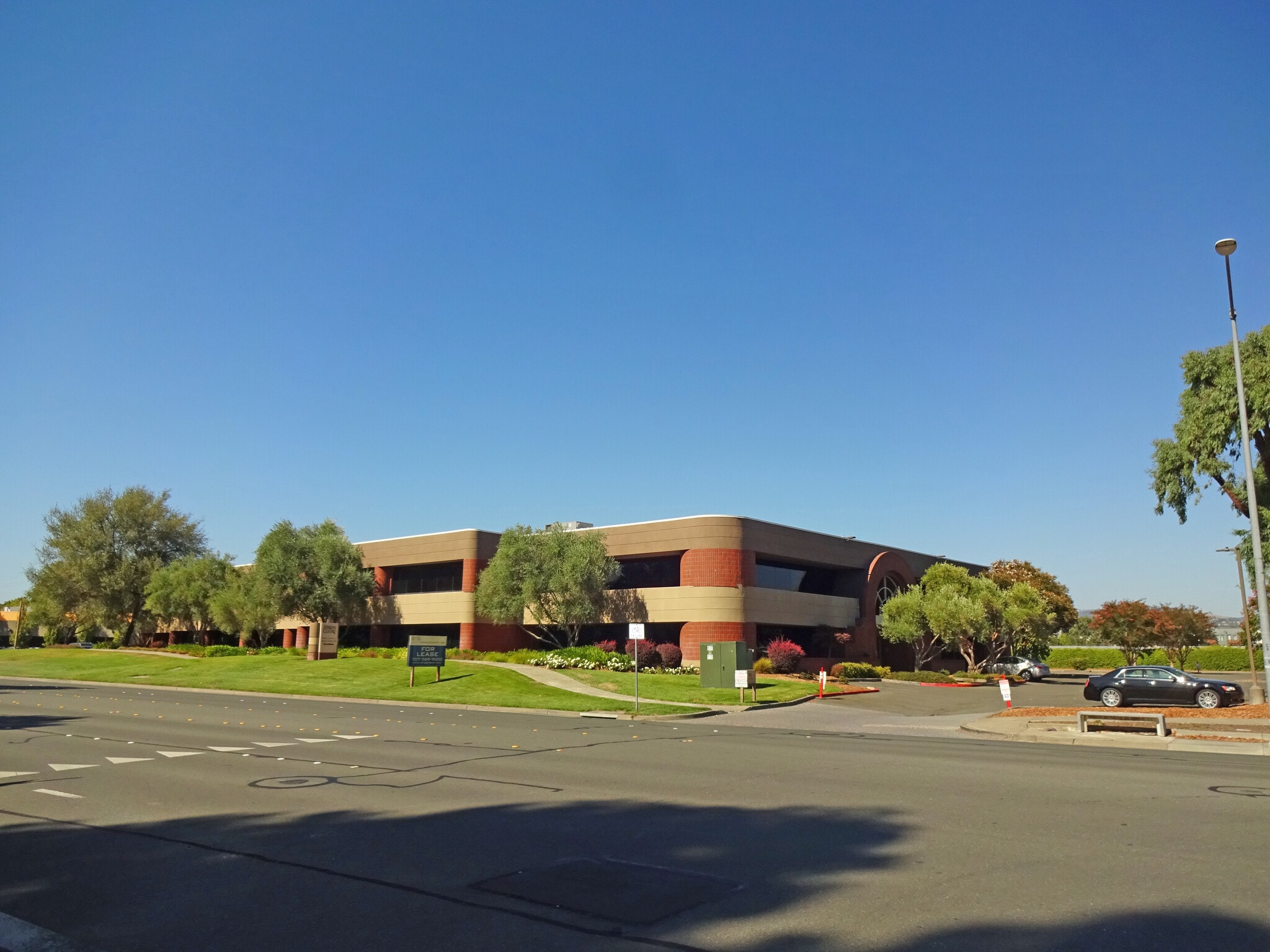 1260 N Dutton Ave, Santa Rosa, CA for lease Primary Photo- Image 1 of 6