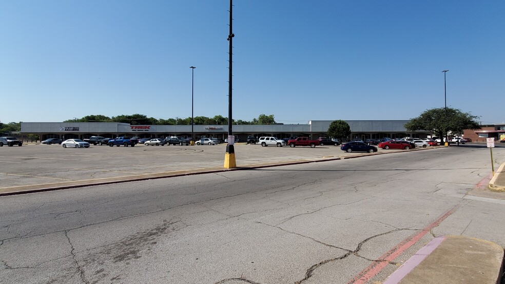 5015-5159 Granbury Rd, Fort Worth, TX for lease - Building Photo - Image 3 of 5