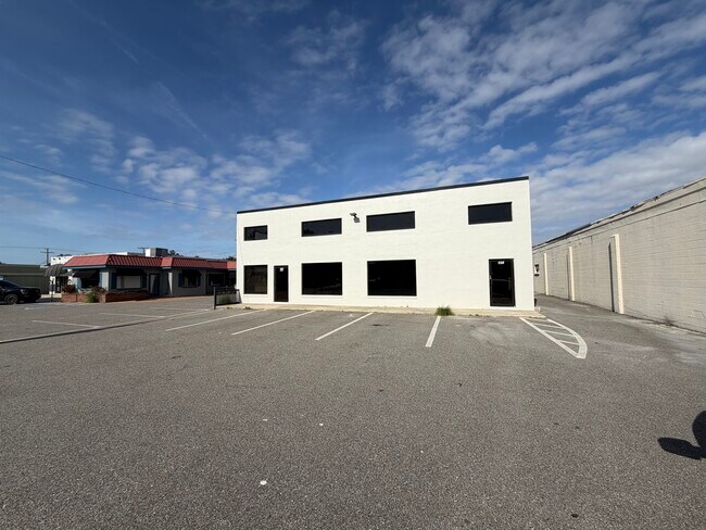 More details for 138 W Robertson St, Brandon, FL - Flex for Lease