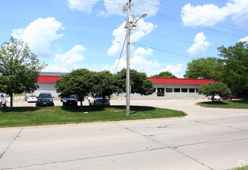 1014 SE Lorenz Dr, Ankeny, IA à louer - Photo du bâtiment - Image 3 de 11