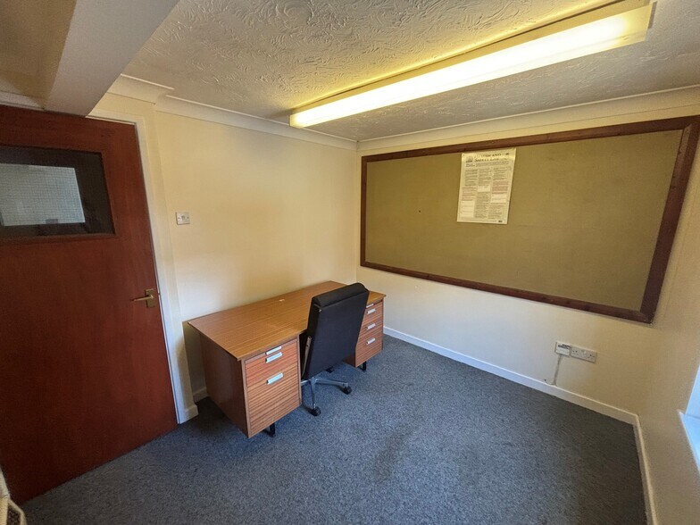 1B Roise St, Bedford à louer - Photo du bâtiment - Image 3 de 8