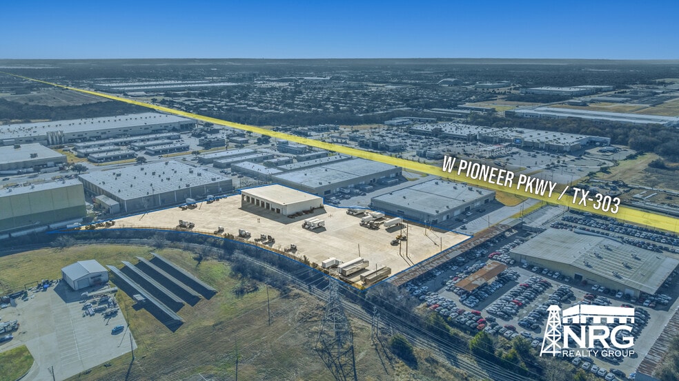 2626 W Pioneer Pky, Grand Prairie, TX for lease - Primary Photo - Image 2 of 16