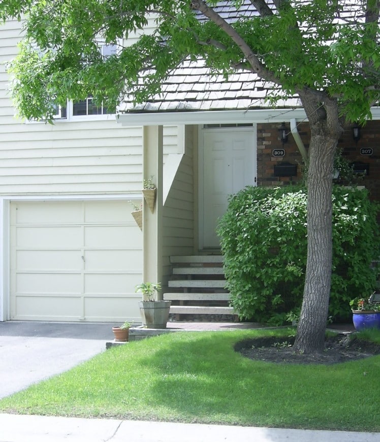 Point Mckay Gardens Northwest Calgary portefeuille de 4 propriétés à vendre sur LoopNet.ca Photo du bâtiment- Image 1 de 15