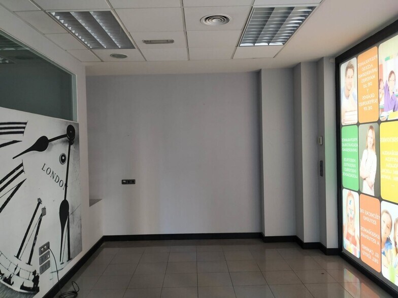Retail in Granada, Granada for sale - Interior Photo - Image 2 of 28