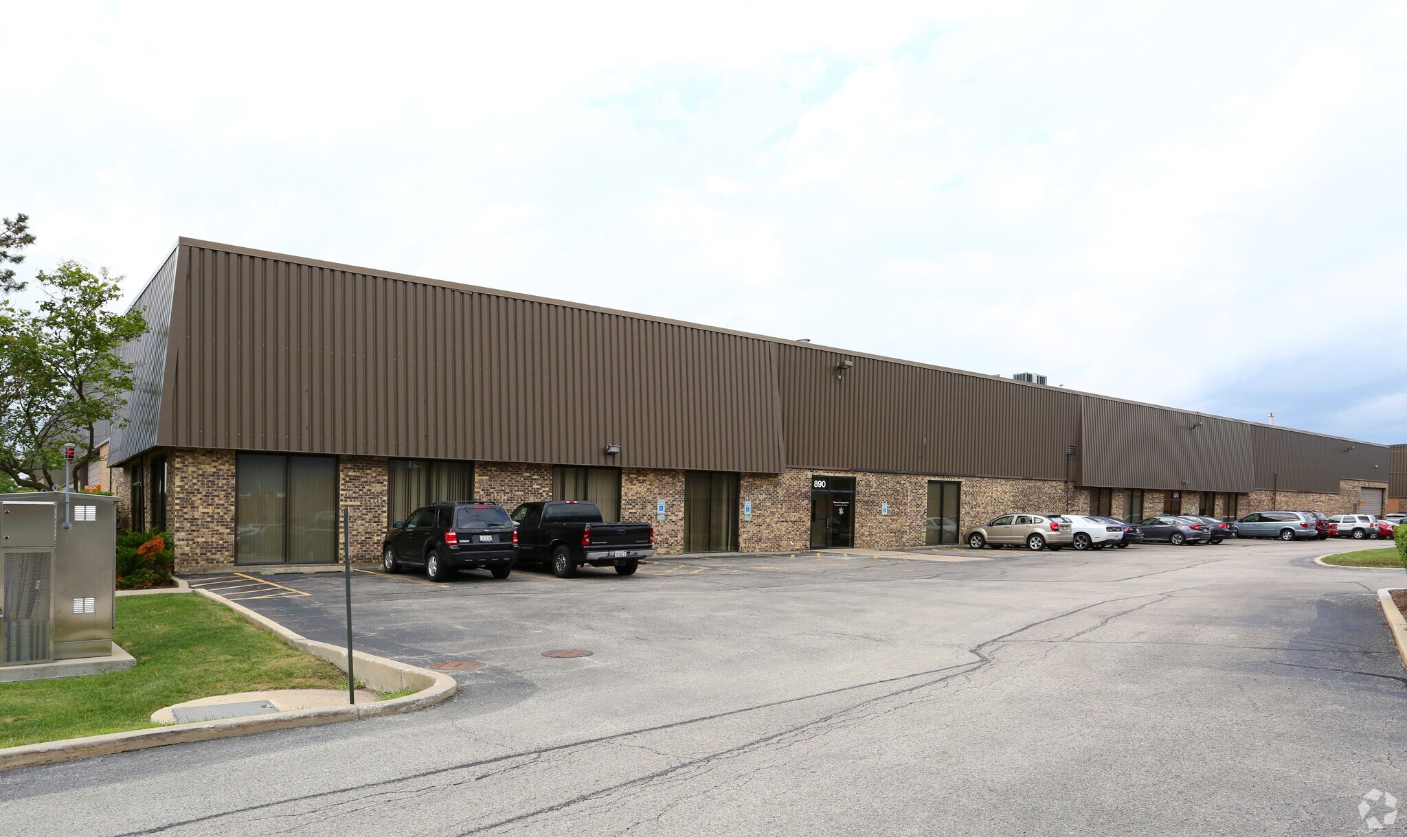 870-890 Lively Blvd, Wood Dale, IL for lease Primary Photo- Image 1 of 5