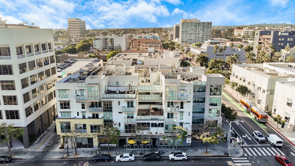 525 Santa Monica Blvd, Santa Monica, CA à vendre - Photo du bâtiment - Image 2 de 109