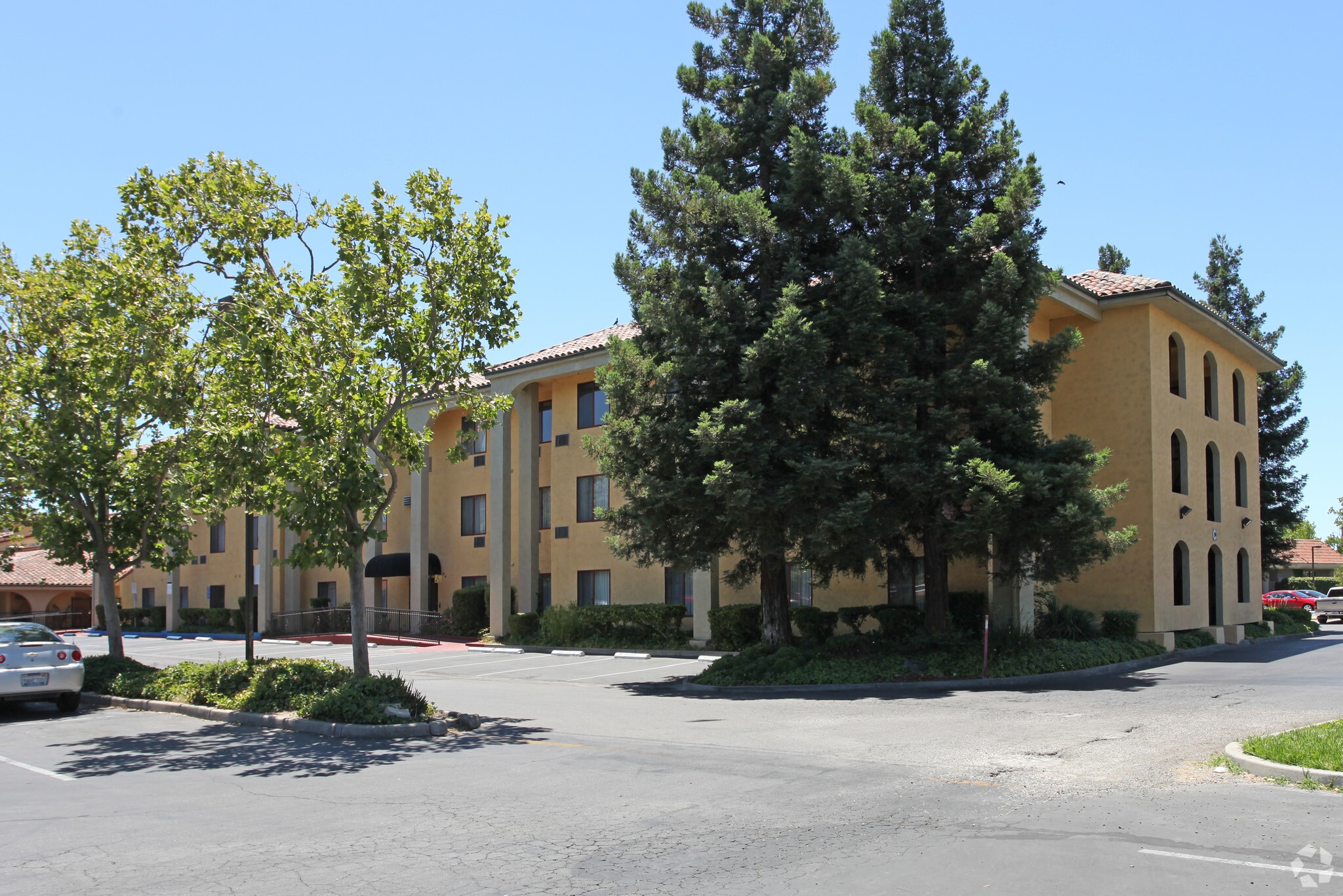 111 E March Ln, Stockton, CA for lease Primary Photo- Image 1 of 23