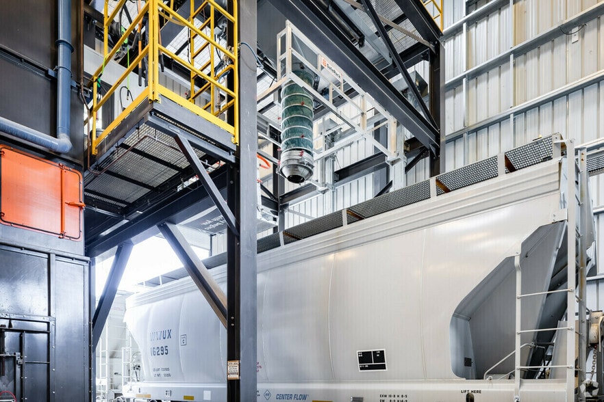 627 E US Highway 52, Utica, IL for sale - Building Photo - Image 3 of 5