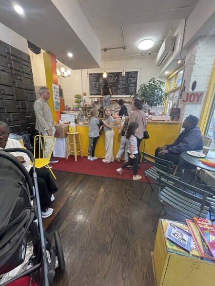 2176 21st St, Astoria, NY for lease - Building Photo - Image 2 of 6