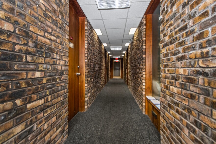 315-345 W Northwest Hwy, Palatine, IL à louer - Photo intérieure - Image 2 de 9