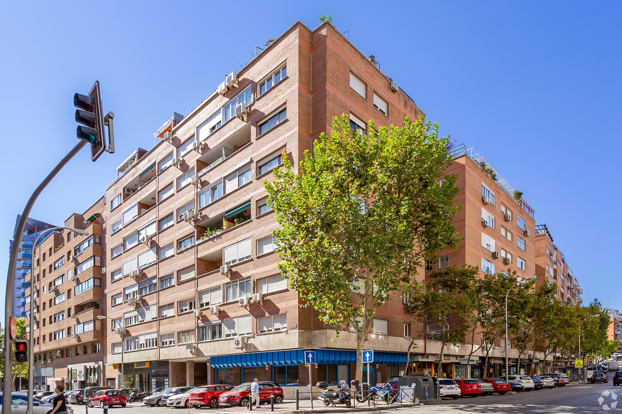 Calle Alustante, 3, Madrid, Madrid for sale Primary Photo- Image 1 of 3