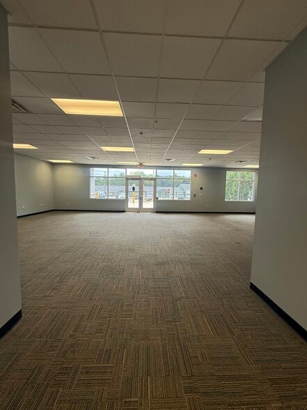 585 White Mountain Hwy, Milton, NH for lease - Building Photo - Image 3 of 17