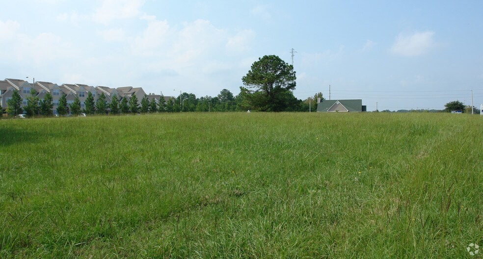 W Arlington Blvd, Greenville, NC à vendre - Photo du bâtiment - Image 2 de 3