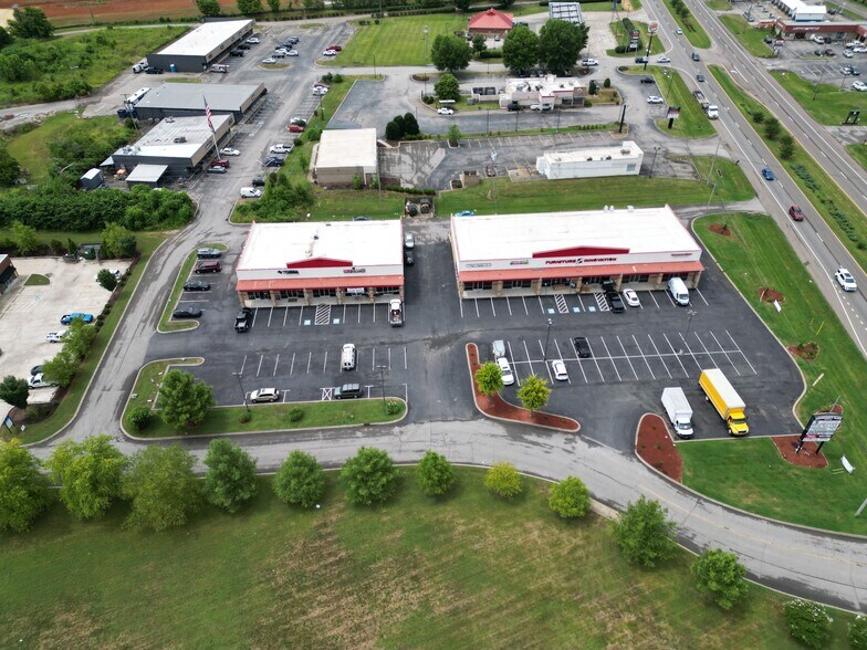 2500 Cayer Ln, Columbia, TN à louer - Photo du bâtiment - Image 2 de 2