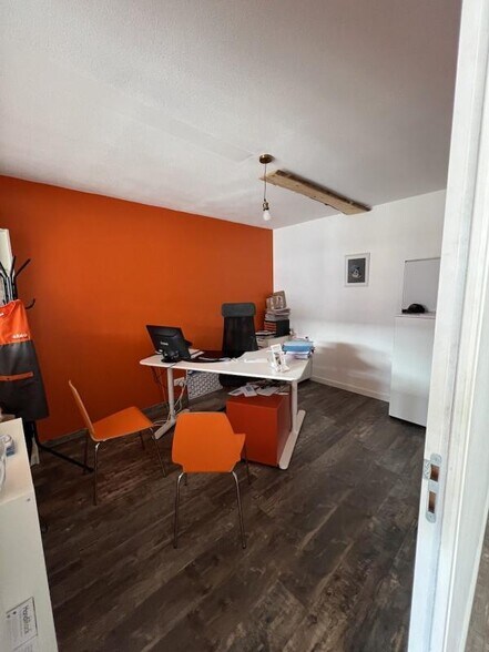 Retail in La Teste-de-Buch for lease - Interior Photo - Image 3 of 11
