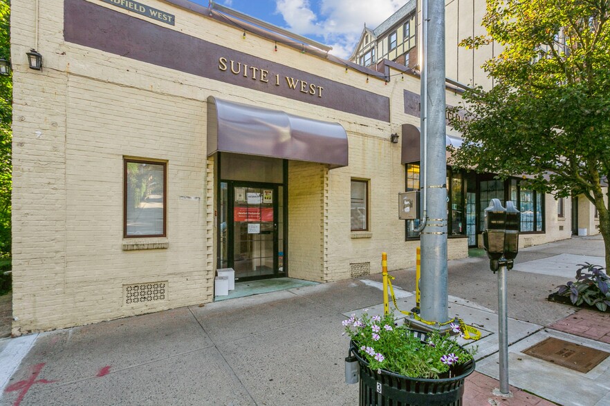 25 Pondfield Rd W, Bronxville, NY for lease - Building Photo - Image 1 of 7