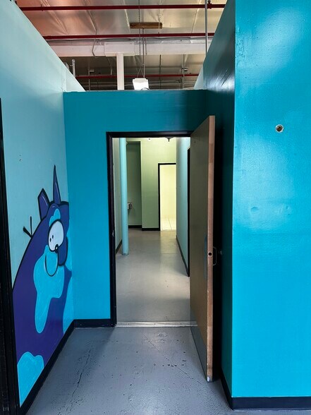 7680 Clybourn Ave, Sun Valley, CA for lease - Building Photo - Image 3 of 10