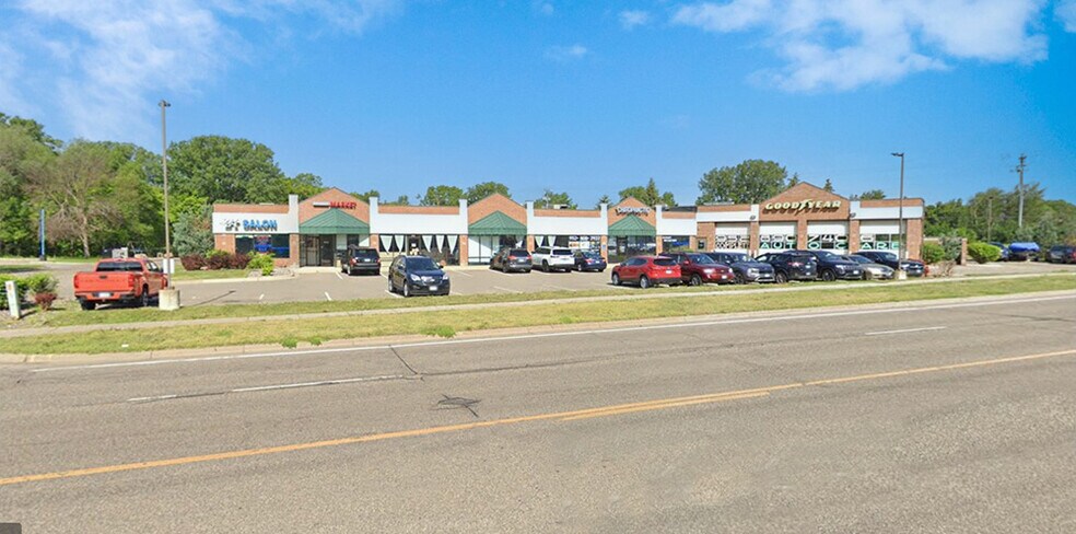 12000-12014 Cr-11, Burnsville, MN à louer - Photo du bâtiment - Image 2 de 7