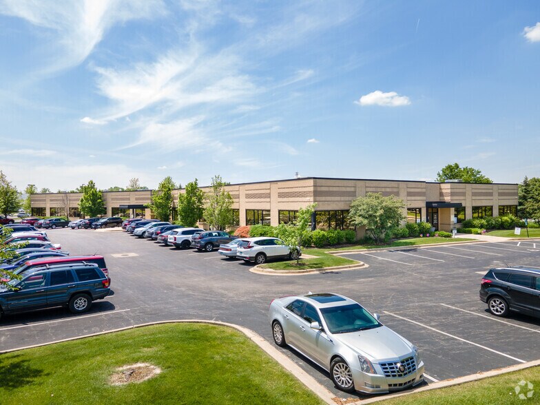 18425 W Creek Dr, Tinley Park, IL à louer - Photo du bâtiment - Image 1 de 6