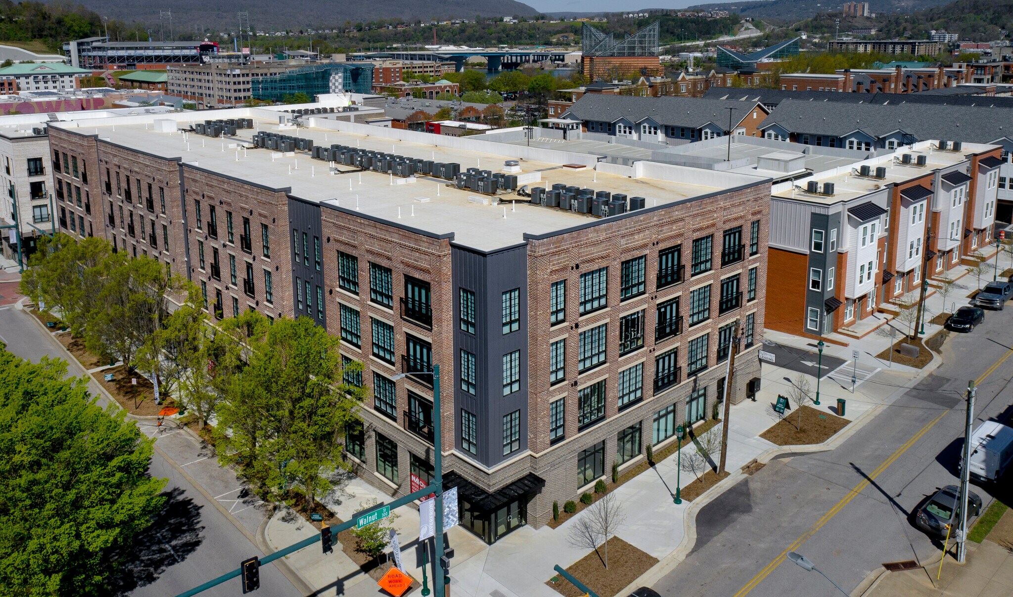 355 Walnut St, Chattanooga, TN à louer Photo principale- Image 1 de 25