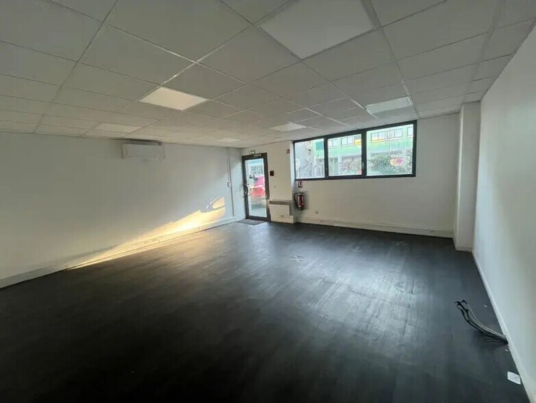 Flex in MASSY for lease - Interior Photo - Image 3 of 6