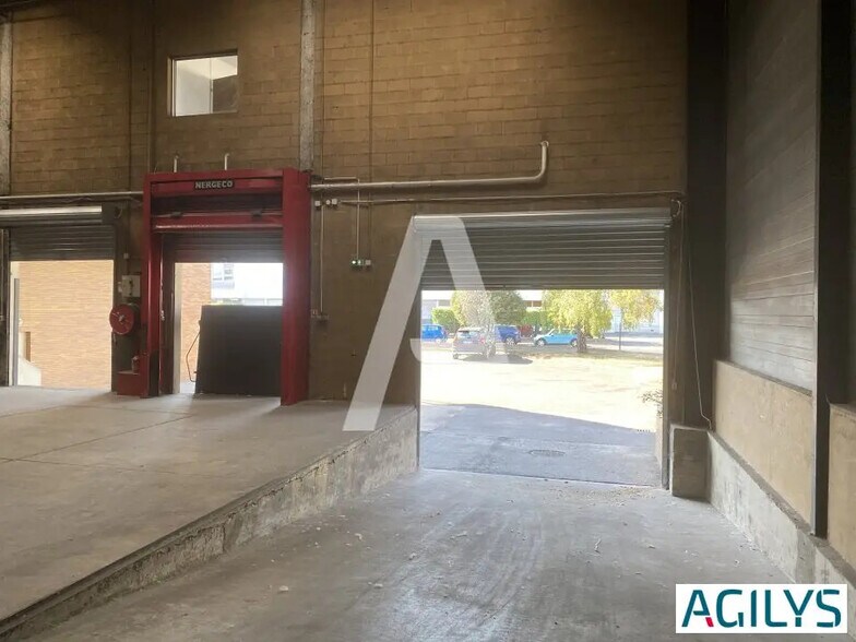Industrial in Morangis for lease - Interior Photo - Image 2 of 8