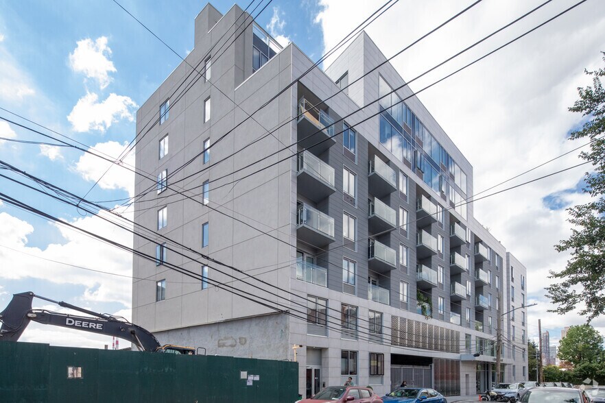 31-57 Vernon Blvd, Long Island, Long Island City, NY à louer - Photo du bâtiment - Image 3 de 3