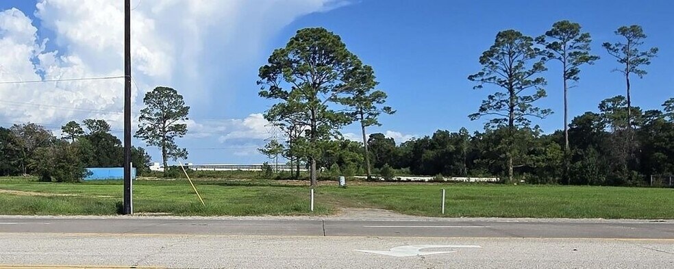 6822 N Highway 146, Baytown, TX à vendre - Photo du bâtiment - Image 2 de 12