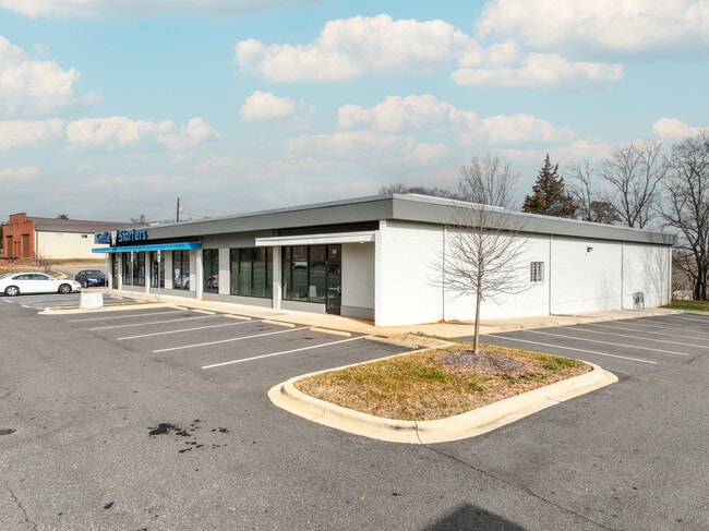 Plus de détails pour 655-657 Lenoir Rhyne Blvd SE, Hickory, NC - Bureau/Commerce de détail à louer